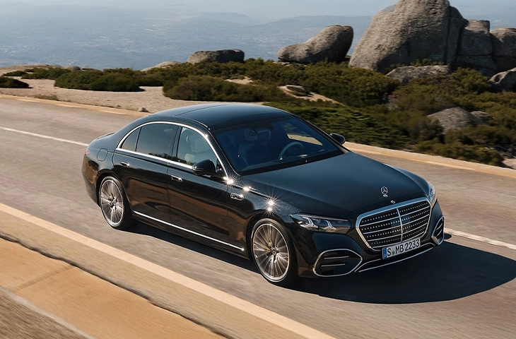 Nuova Mercedes-Benz Classe S: lusso, tecnologia e comfort assoluto in una nuova era digitale